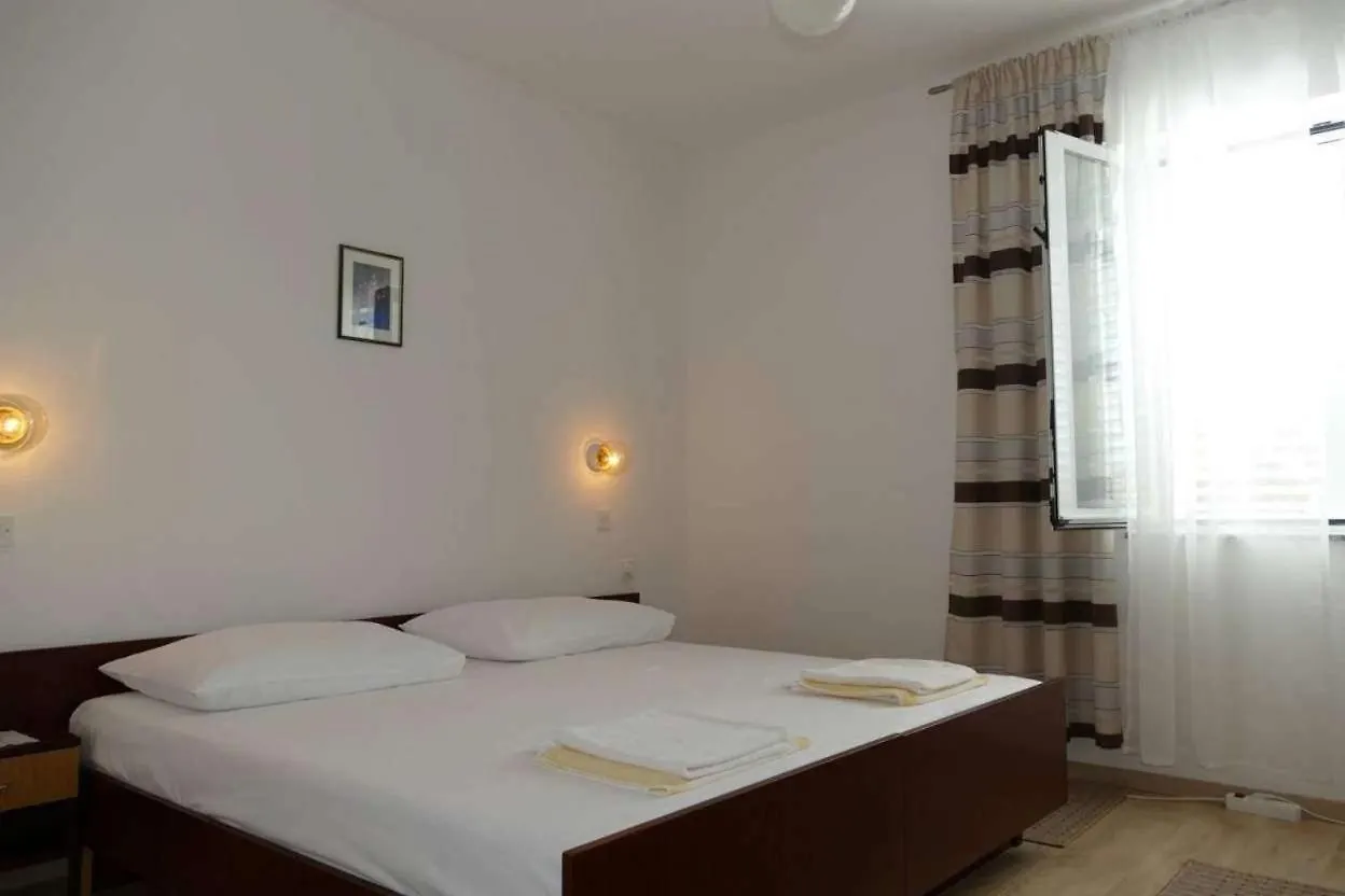 Apartments With A Parking Space Barbat, Rab - 22660 Rab Town